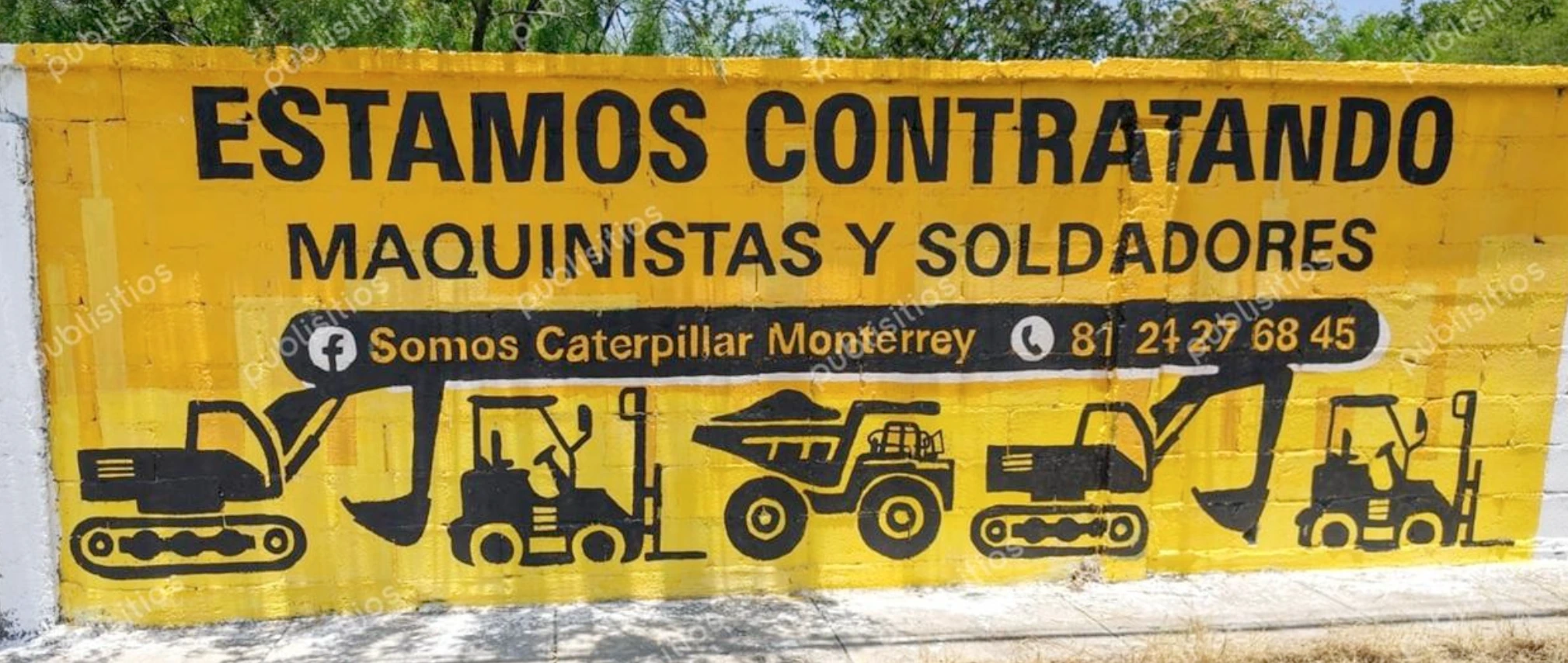 Pinta de barda amarilla de Caterpillar Monterrey con el mensaje Estamos contratando maquinistas y soldadores.