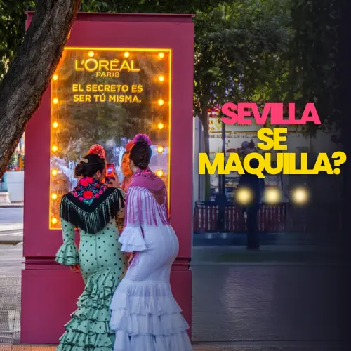 Publicidad exterior de L’Oréal: Hyaluron Tint y espejos urbanos en Sevilla