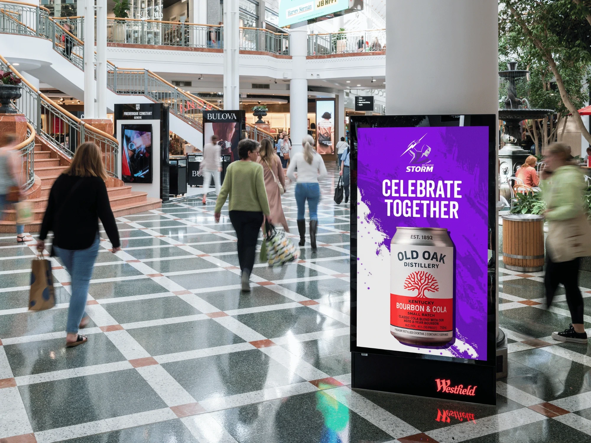 Pantalla digital en un centro comercial mostrando Old Oak Distillery con creatividad de Melbourne Storm y el mensaje Celebrate Together.