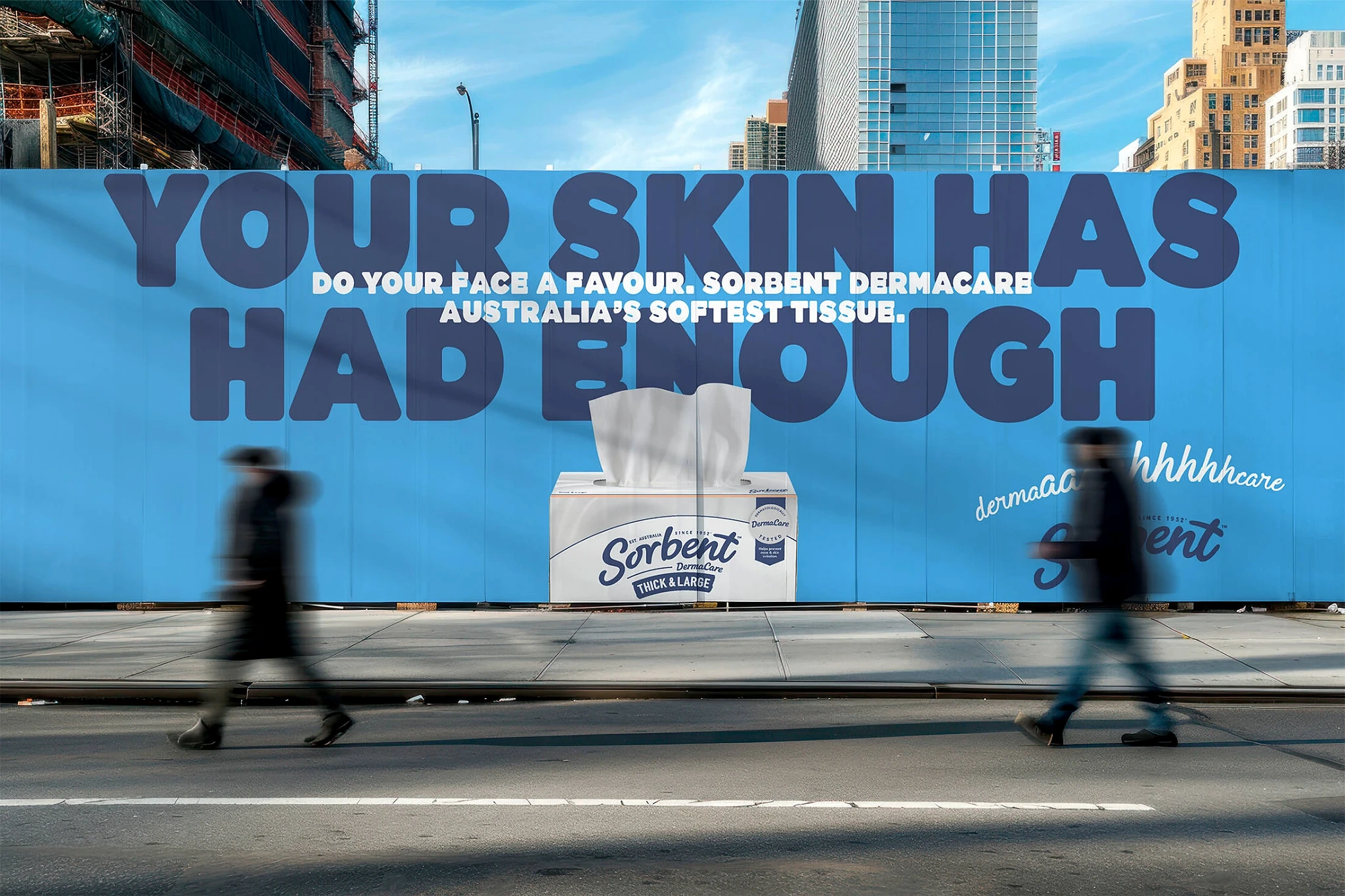 Large-format OOH de Sorbent DermaCare en Australia con el mensaje Your skin has had enough y una caja de pañuelos en primer plano.