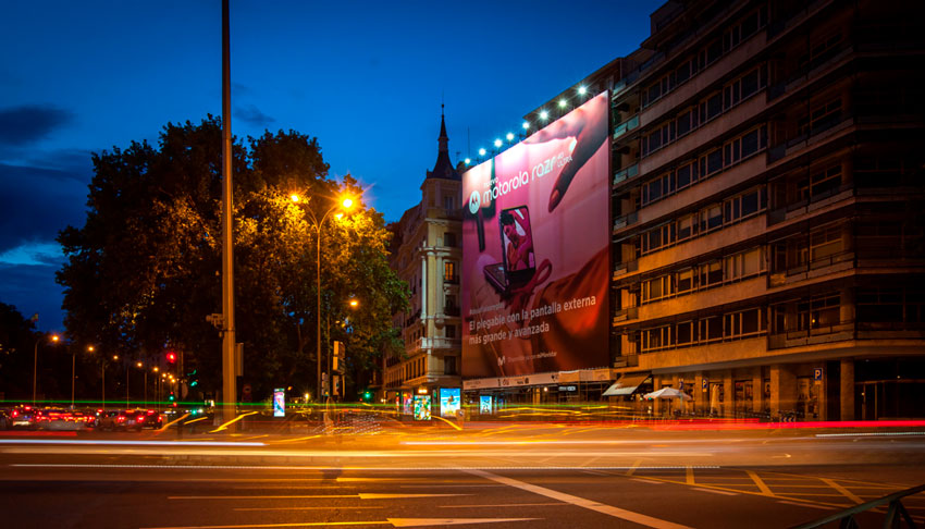 >Motorola: Deslumbrando el Mercado con OOH Creativo